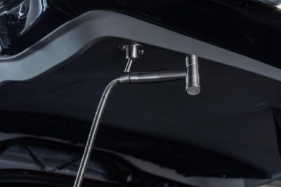 Dusche mit Warmwasserboiler